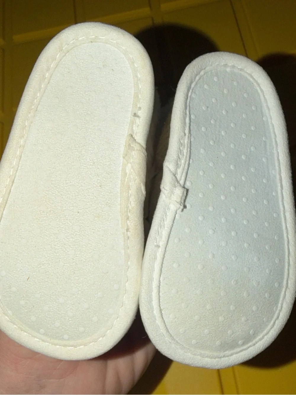 Carter’s Infant Faux Fur Boots in Cream 6-9 months